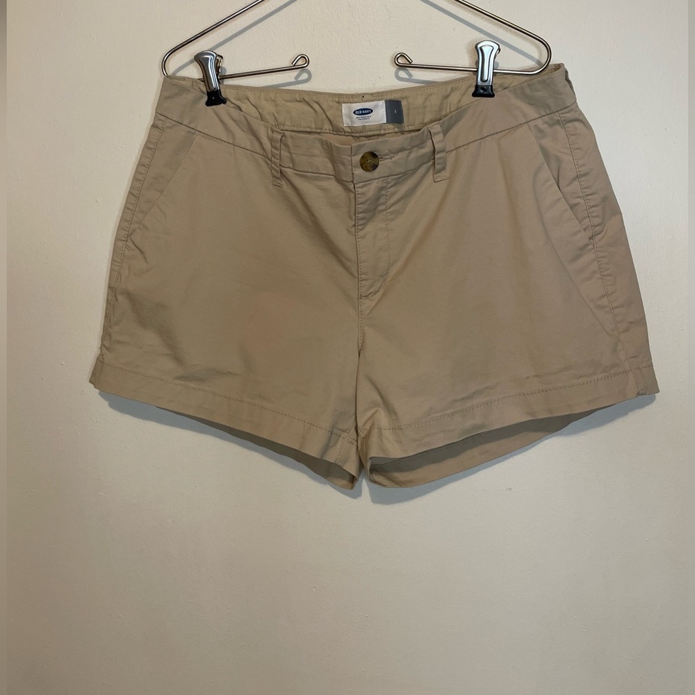 Women’s old navy khaki shorts size 8